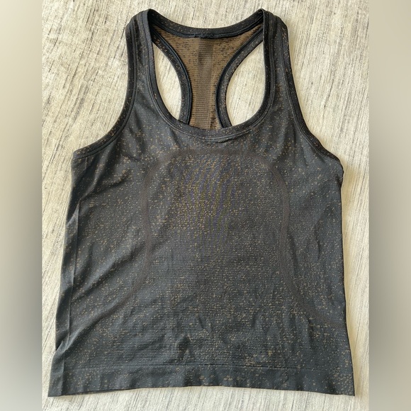 Lululemon swiftly tech racerback tank 2.0, race length. Size 6. - Picture 4 of 7